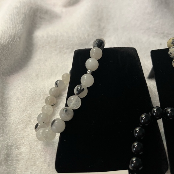 Elegant Black and Gray Beaded Jewelry Set - Picture 3 of 6